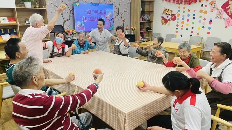 行业现状：养老市场蓬勃发展，加盟代理需谨慎选择